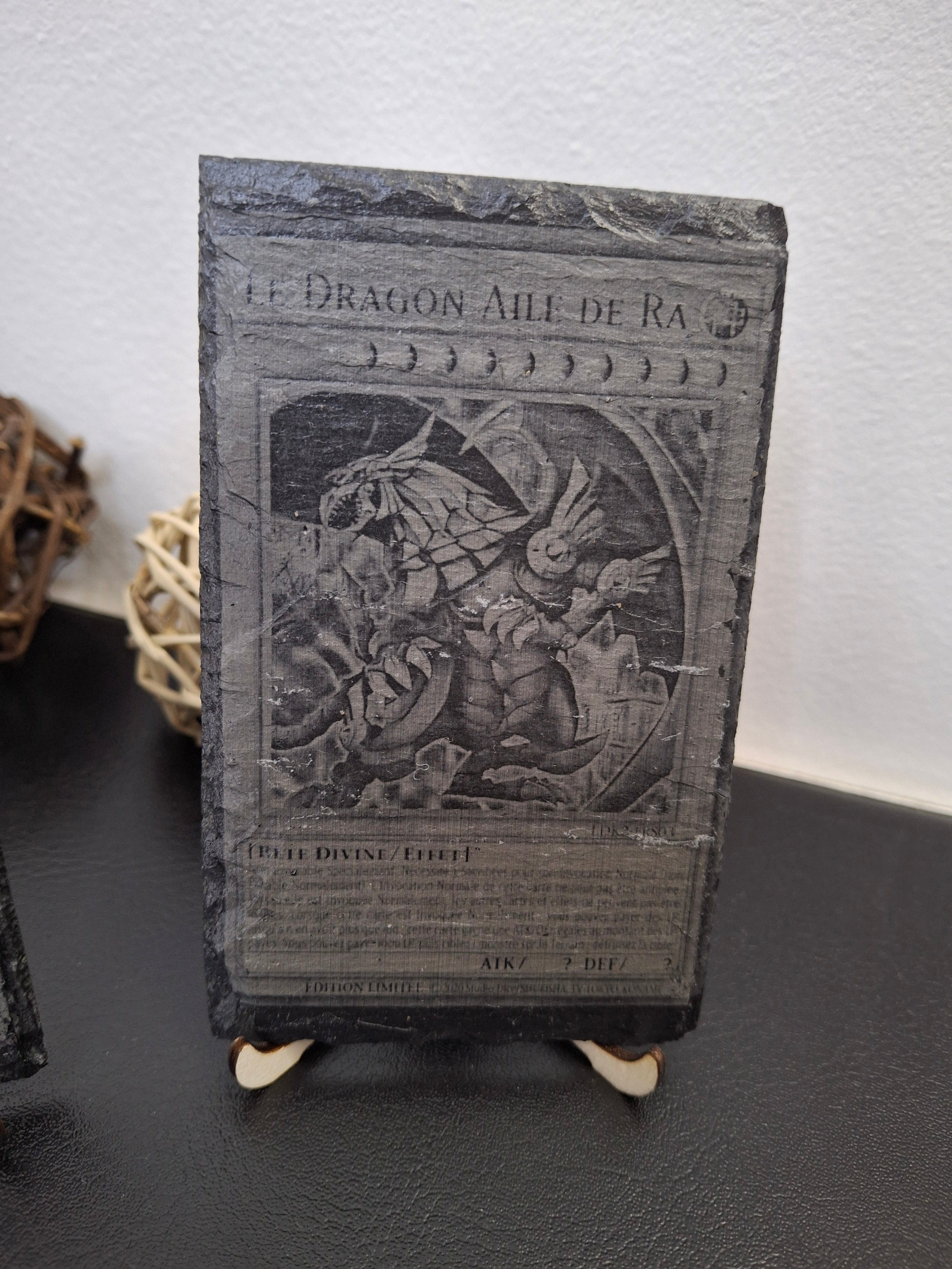 Cartes Yu-Gi-Oh gravées sur ardoise