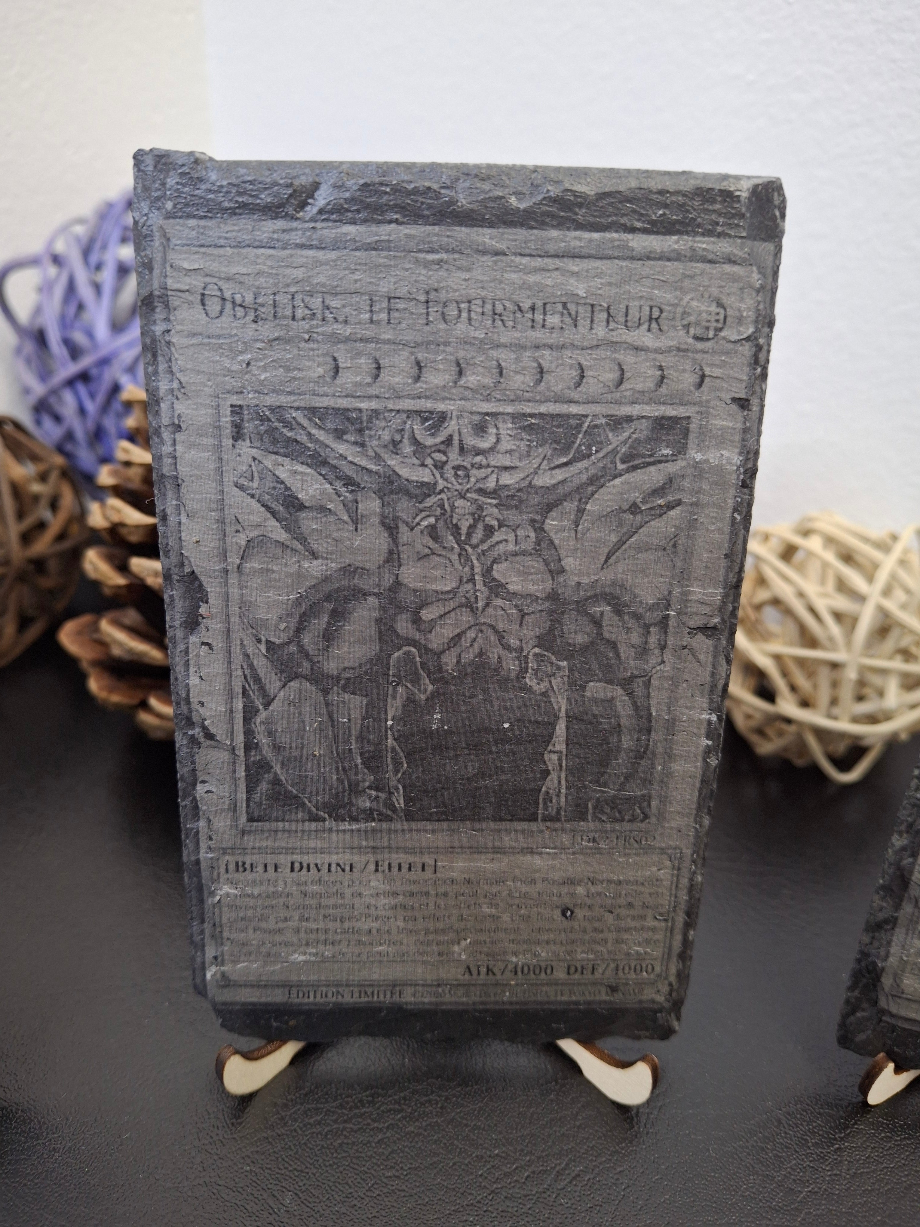 Cartes Yu-Gi-Oh gravées sur ardoise