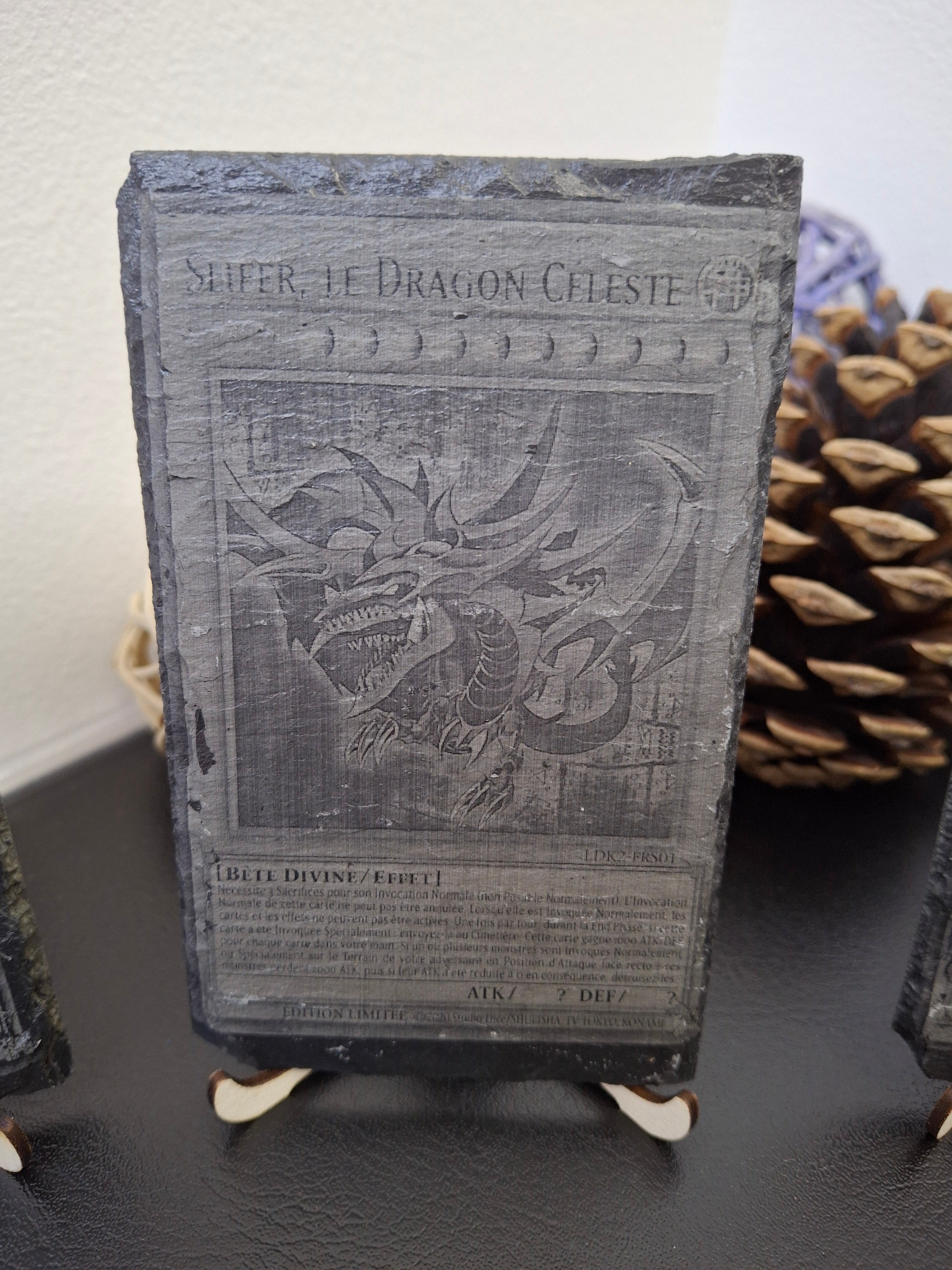 Cartes Yu-Gi-Oh gravées sur ardoise
