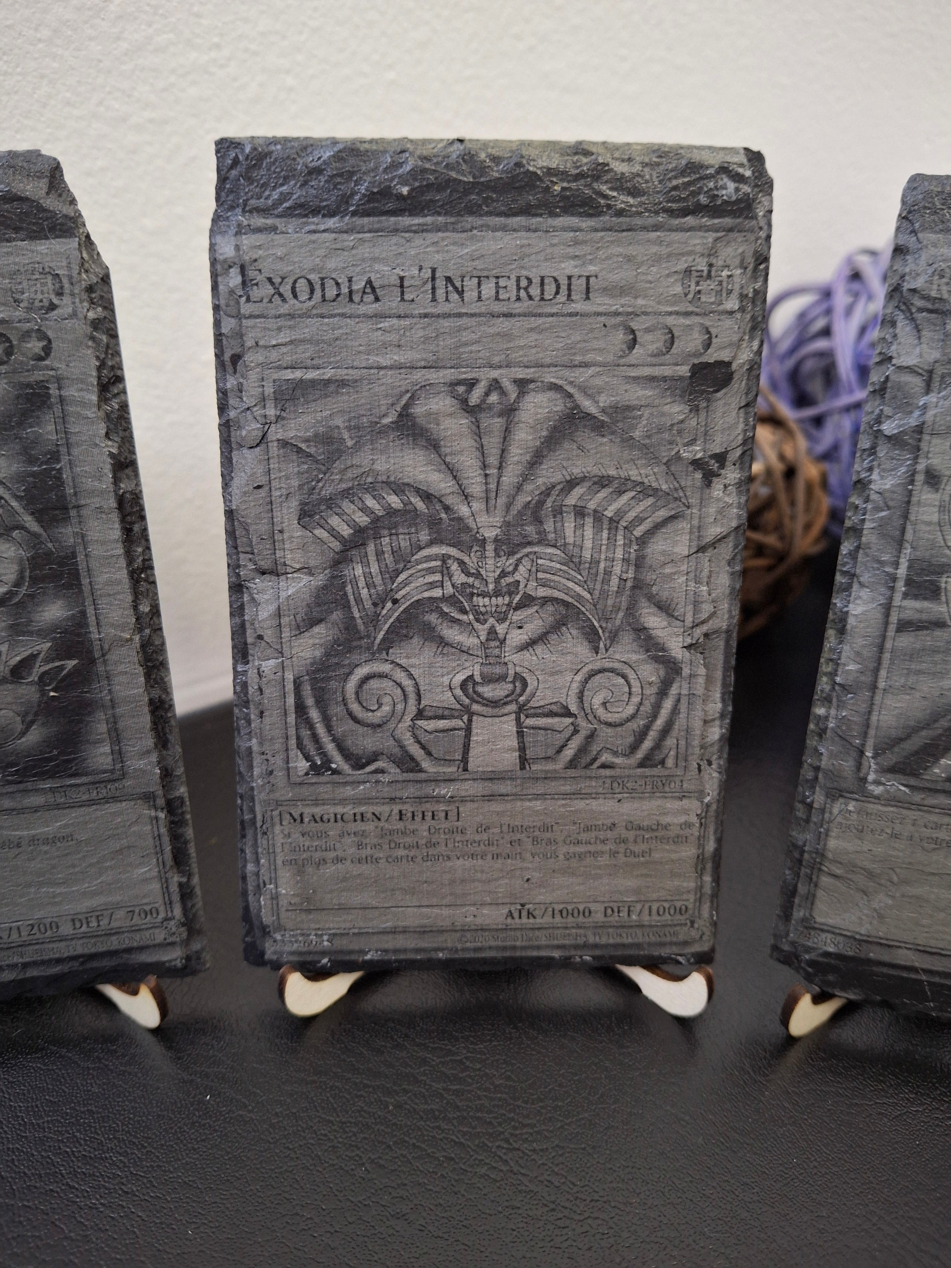 Cartes Yu-Gi-Oh gravées sur ardoise
