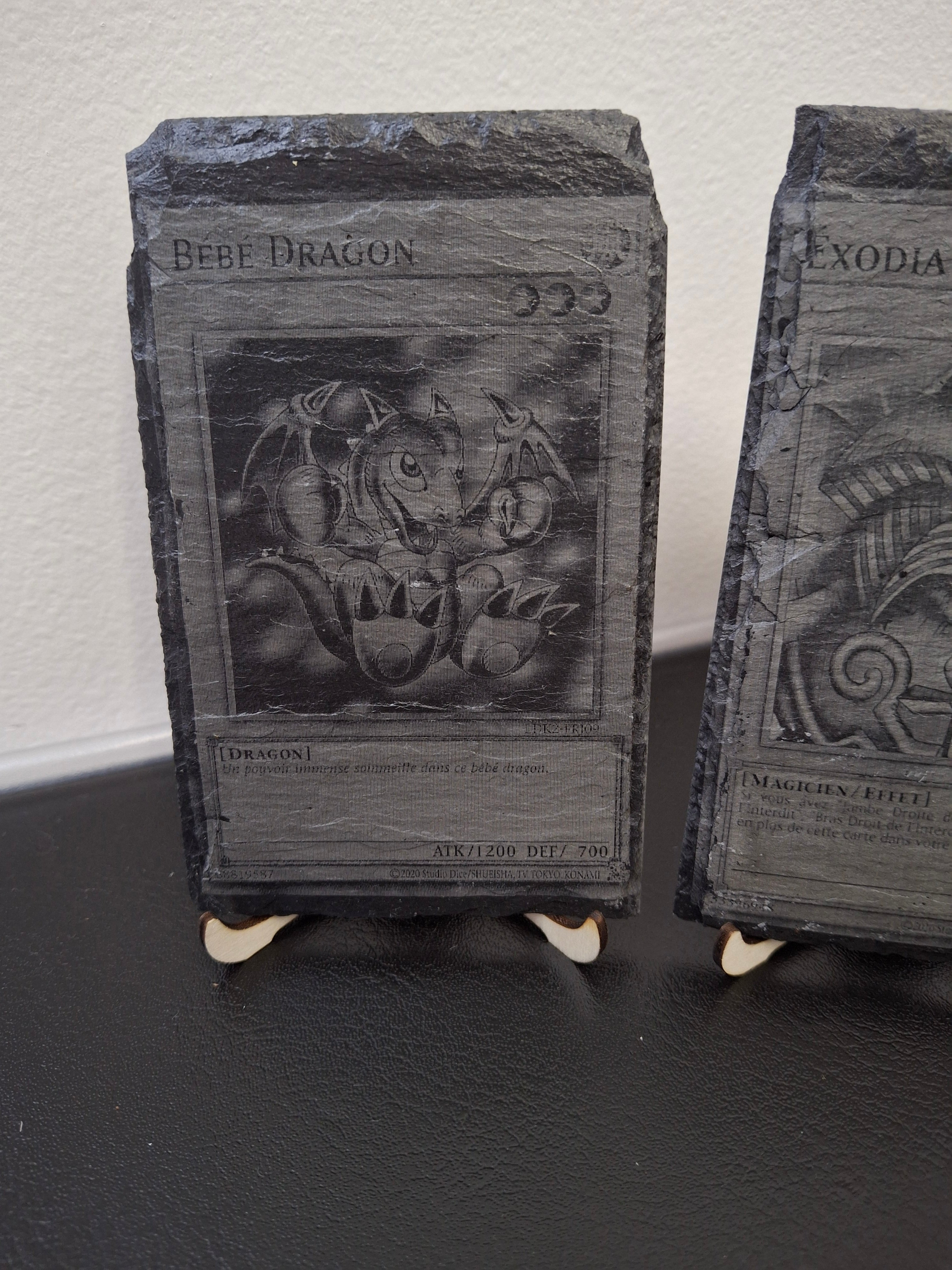 Cartes Yu-Gi-Oh gravées sur ardoise