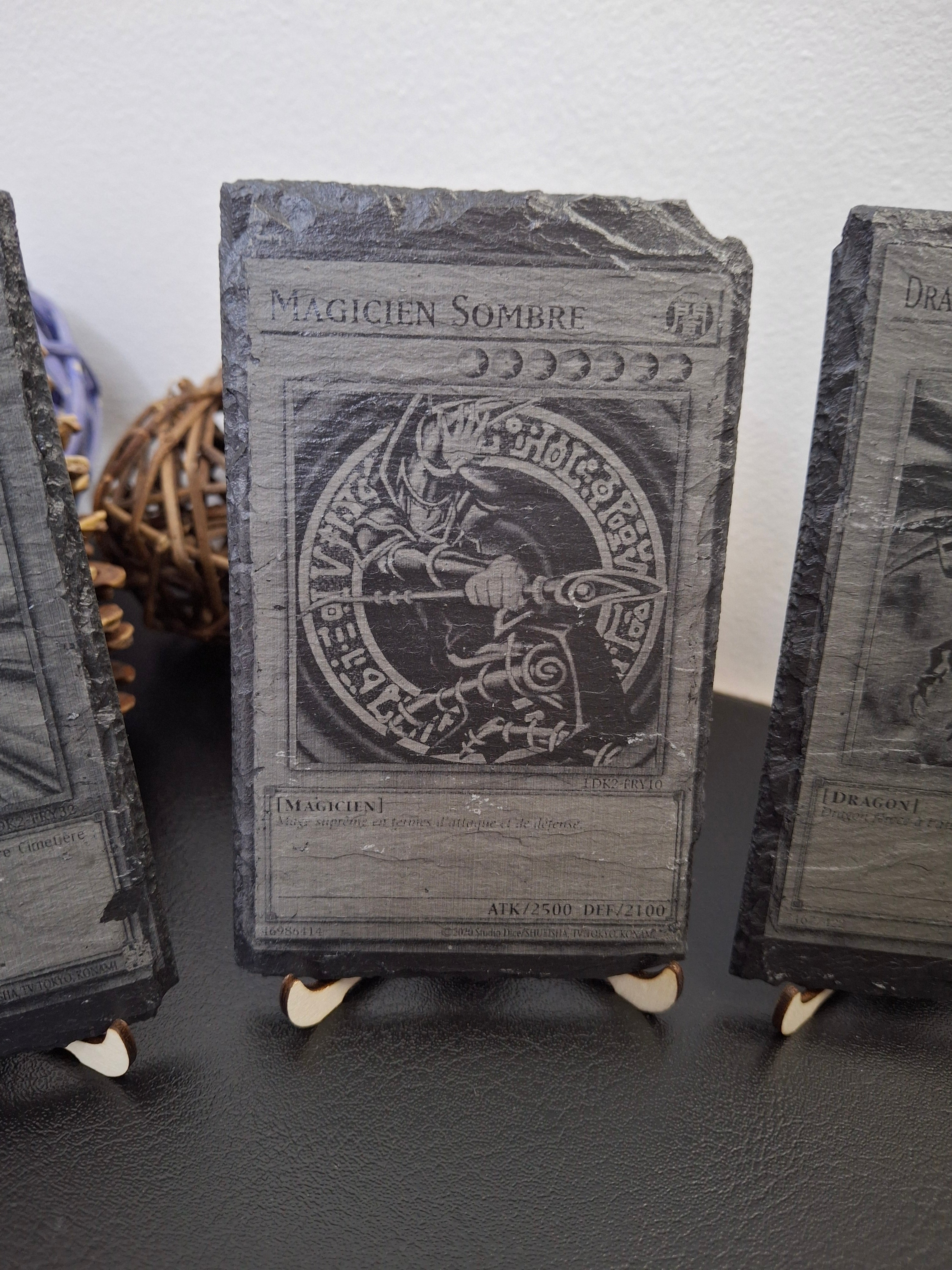 Cartes Yu-Gi-Oh gravées sur ardoise