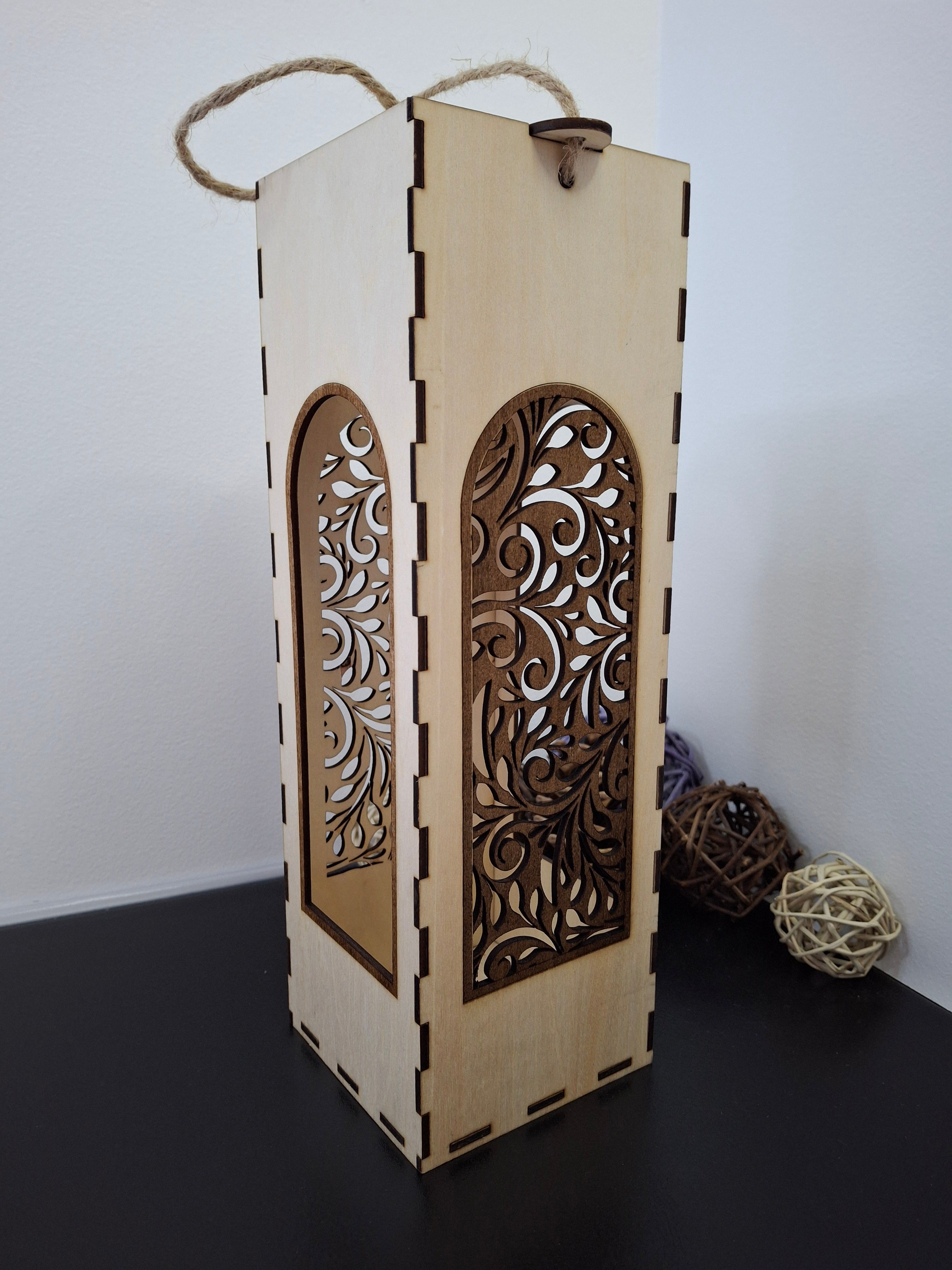 Coffret en bois ajouré pour bouteille